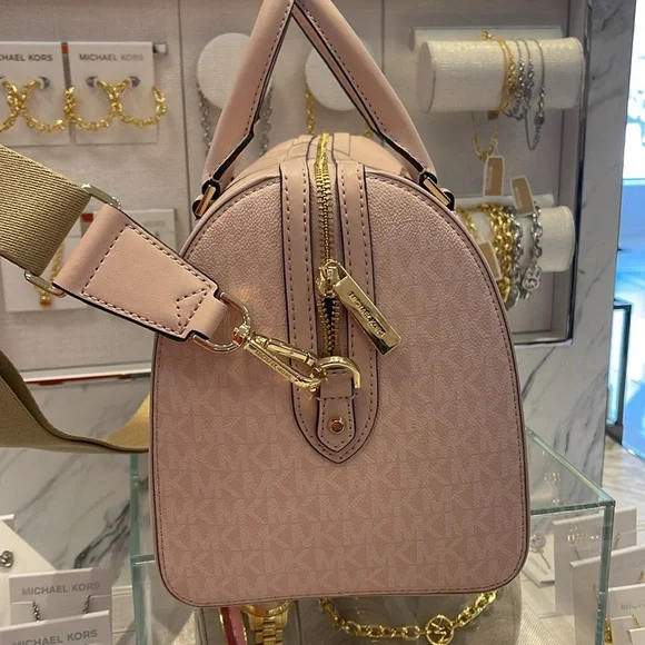 Michael Kors med Duffle Satchel Crossbody Bag Travel
Light Powder Blush 
NWT - Picture 5 of 16